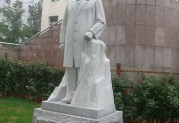 石雕李四光人物雕塑