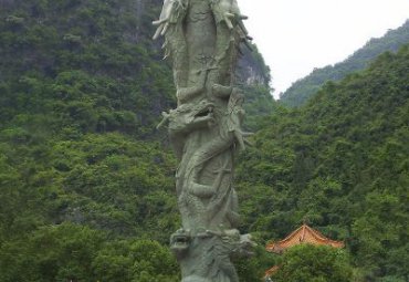 石雕龙柱雕塑