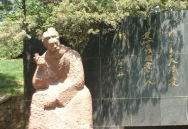 石雕闻一多雕塑