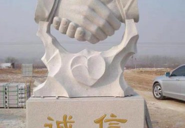 石雕握手景观雕塑
