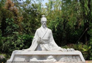 公园张仲景石雕