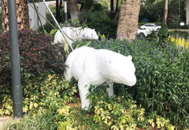 玻璃钢抽象北极熊雕塑