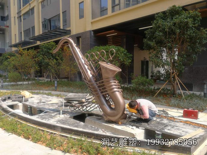 不锈钢萨克斯景观雕塑 不锈钢萨克斯景观雕塑