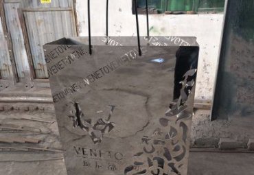 不锈钢购物袋景观雕塑