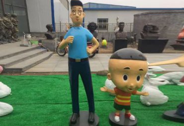 小区玻璃钢大头儿子和小头爸爸雕塑