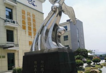 不锈钢抽象老鹰雕塑