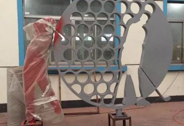 抽象不锈钢打高尔夫雕塑