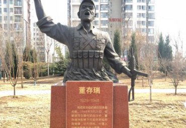 铜雕董存瑞人物雕塑