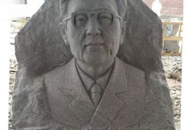 华罗庚石雕雕塑