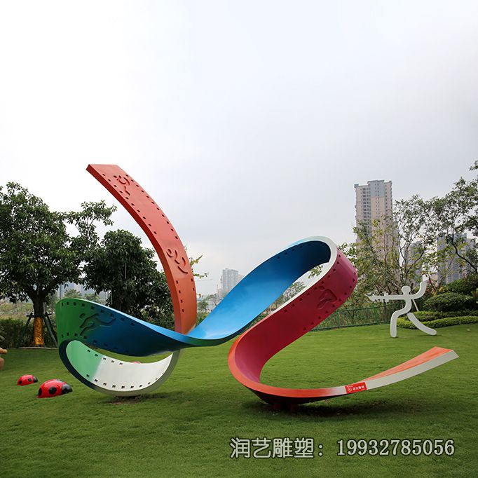 草坪不锈钢胶卷雕塑 草坪不锈钢胶卷雕塑