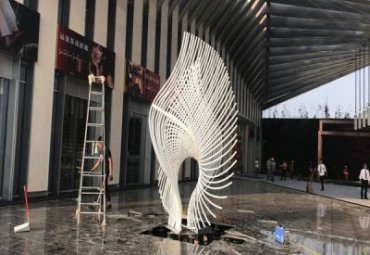 酒店不锈钢线条景观雕塑
