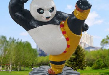 景区玻璃钢功夫熊猫雕塑