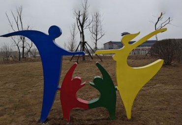 不锈钢城市一家人抽象雕塑