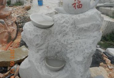 石雕水池公园雕塑