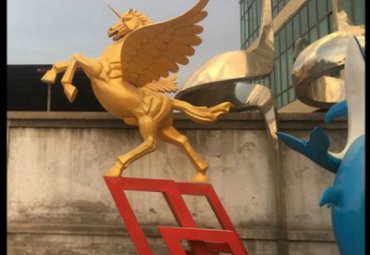 小区不锈钢马雕塑