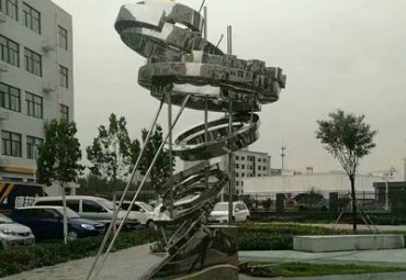 企业不锈钢戒指景观雕塑