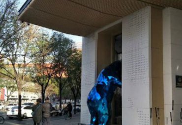 城市不锈钢抽象熊雕塑