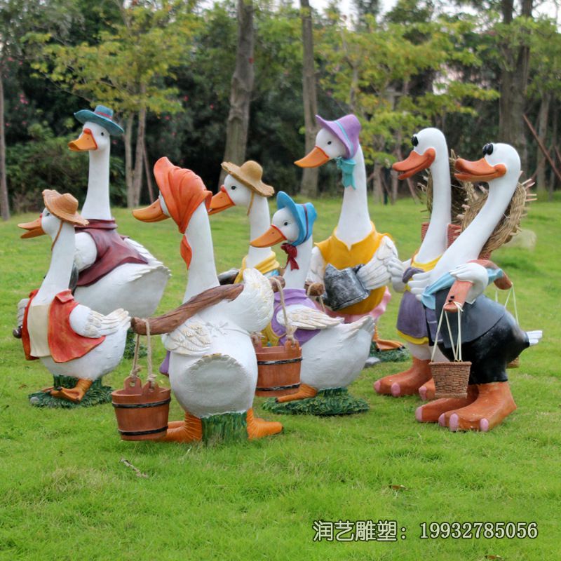 草坪玻璃钢鸭子动物雕塑 草坪玻璃钢鸭子动物雕塑