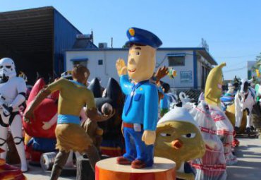 玻璃钢城市警察人物雕塑