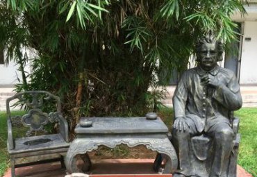 铜雕爱因斯坦雕塑