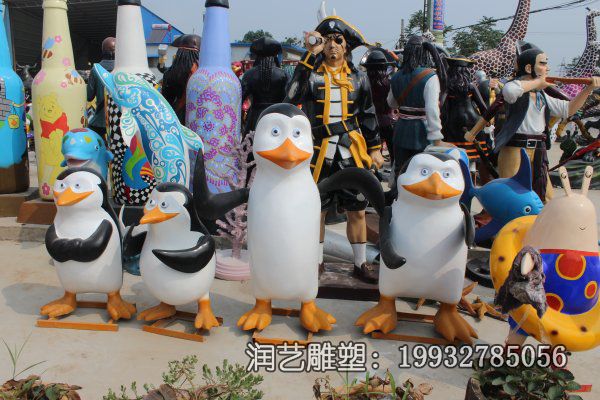 玻璃钢街道卡通企鹅雕塑 玻璃钢街道卡通企鹅雕塑