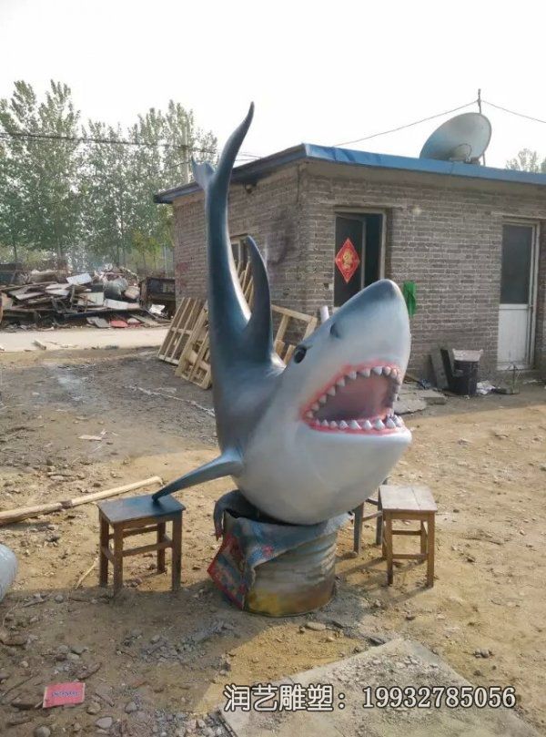 玻璃钢广场鲨鱼动物雕塑 玻璃钢广场鲨鱼动物雕塑