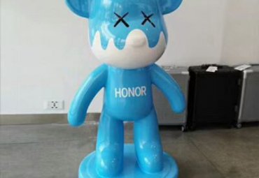 商场玻璃钢暴力熊雕塑