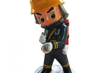 城市玻璃钢卡通消防员雕塑