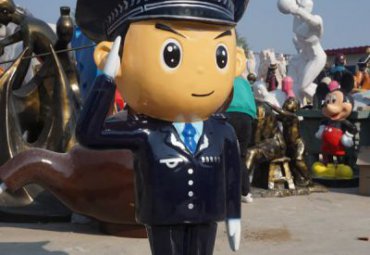 玻璃钢街道卡通警察雕塑