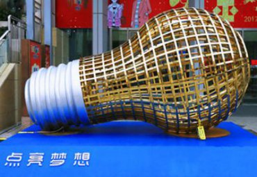 户外不锈钢灯泡雕塑
