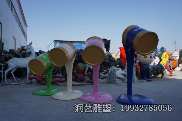玻璃钢街道油漆桶雕塑 玻璃钢街道油漆桶雕塑