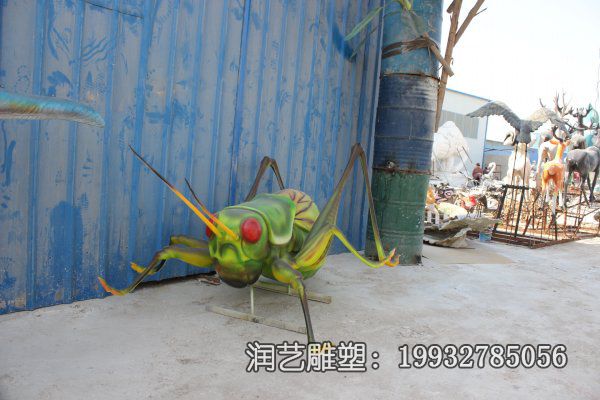 园林动物玻璃钢蝈蝈雕塑 园林动物玻璃钢蝈蝈雕塑
