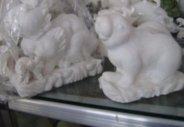 动物兔子石雕