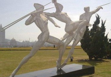 镂空不锈钢扔标枪雕塑