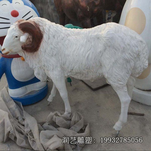 广场玻璃钢羊雕塑 广场玻璃钢羊雕塑