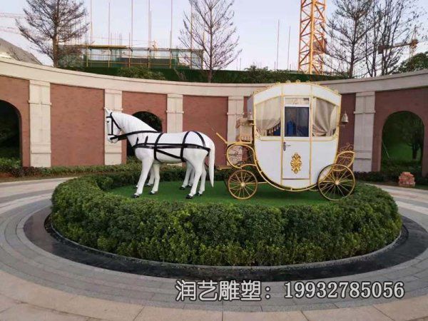 小区玻璃钢马车景观雕塑 小区玻璃钢马车景观雕塑