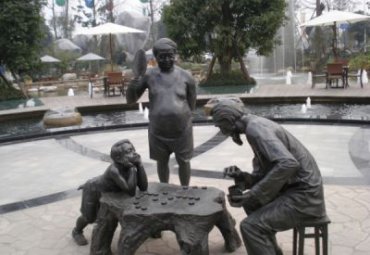 铜雕下棋人物雕塑