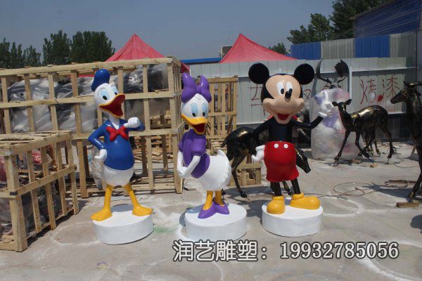 街道玻璃钢唐老鸭卡通雕塑 街道玻璃钢唐老鸭卡通雕塑