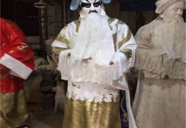 景区玻璃钢人物唱戏雕塑