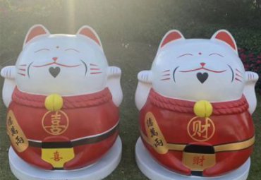 草坪玻璃钢招财猫雕塑