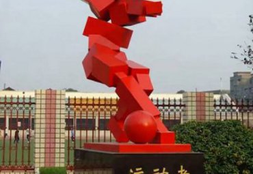 校园不锈钢踢球人物雕塑