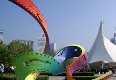 不锈钢景区胶卷雕塑