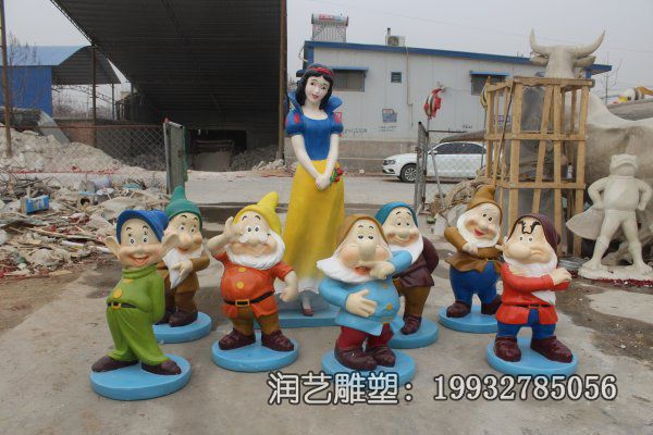 公园玻璃钢小矮人卡通雕塑 公园玻璃钢小矮人卡通雕塑