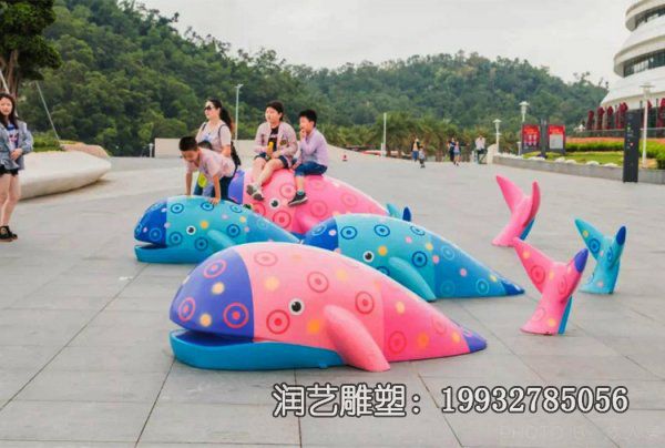 玻璃钢街道彩绘鲸鱼雕塑 玻璃钢街道彩绘鲸鱼雕塑