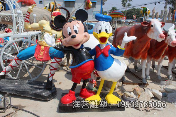 城市卡通玻璃钢唐老鸭雕塑 城市卡通玻璃钢唐老鸭雕塑