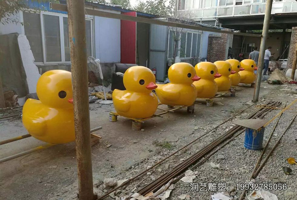 玻璃钢商场小黄鸭雕塑 玻璃钢商场小黄鸭雕塑
