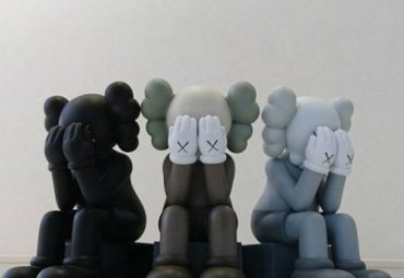 玻璃钢商业街kwas公仔雕塑
