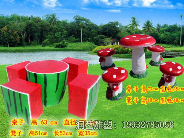 户外玻璃钢桌凳雕塑 户外玻璃钢桌凳雕塑