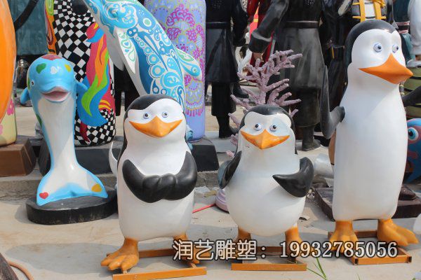 城市玻璃钢卡通企鹅雕塑 城市玻璃钢卡通企鹅雕塑