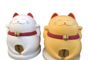 街道玻璃钢招财猫雕塑